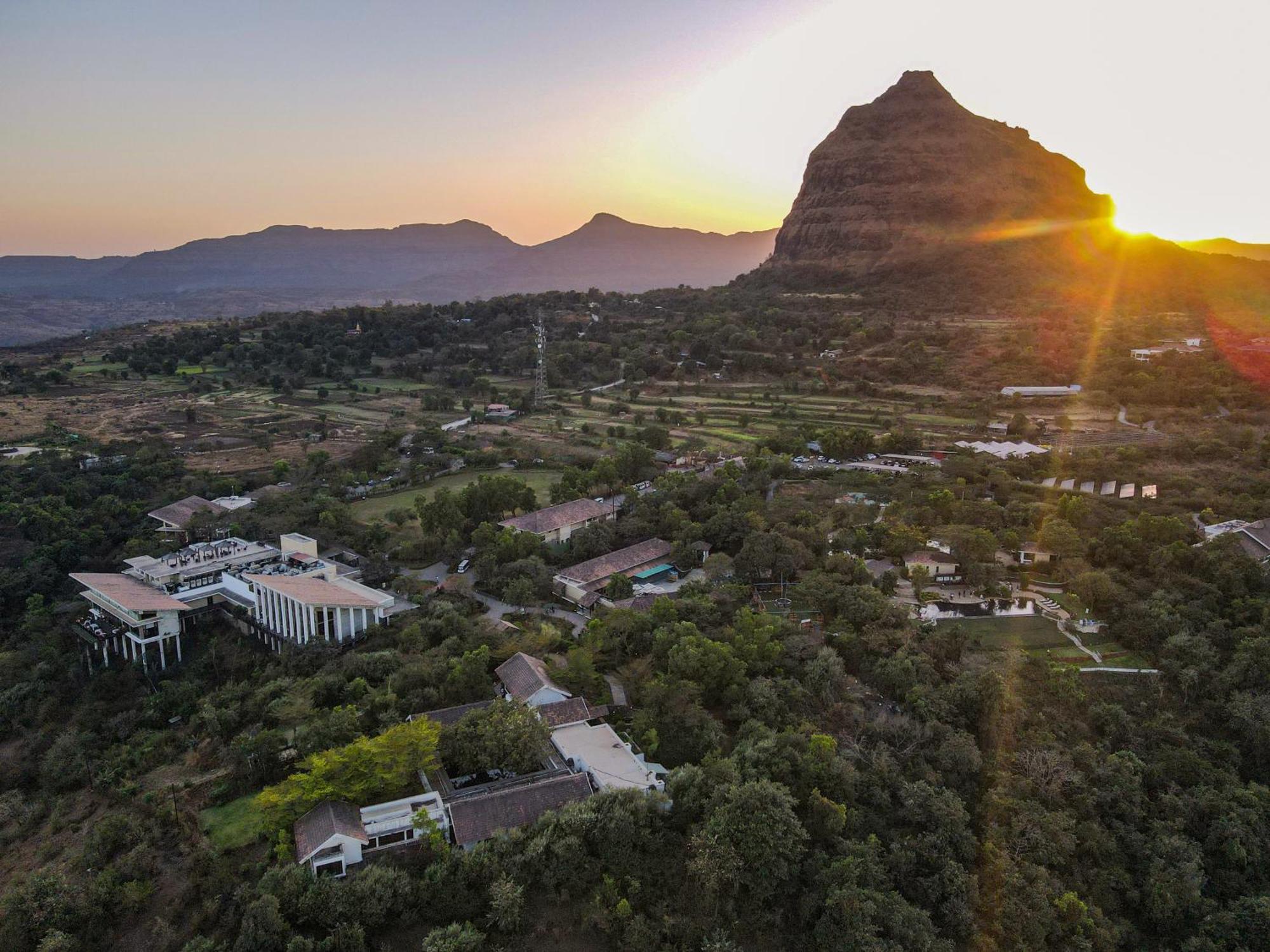 Готель Club Mahindra Tungi, Лонавла Екстер'єр фото